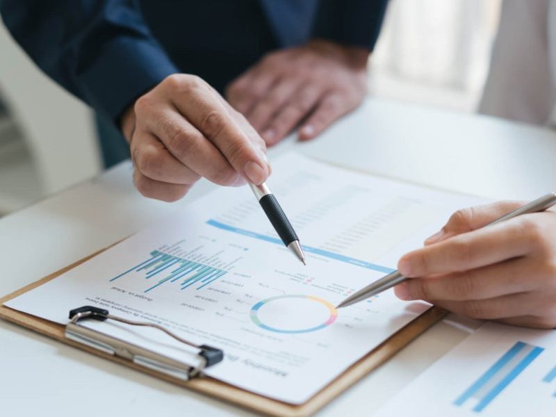 business-sales-consultant-discussing-in-data-documents-at-modern-office--qjn5s7f0pcchxwe4k5w2j0vgsculqmdip2dufpgfgg