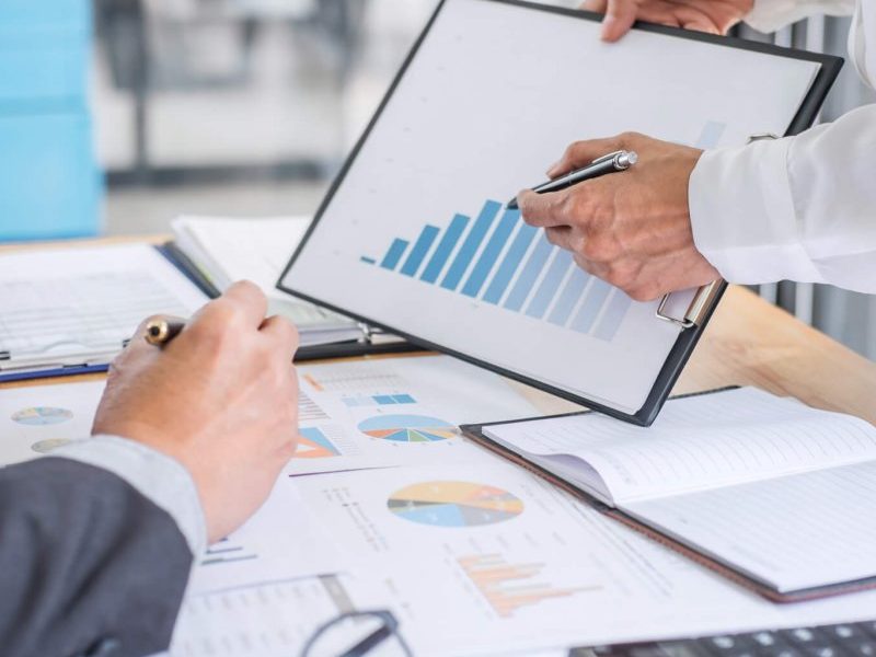 business-team-consultant-working-with-new-startup-growth-project-plan-and-discussion-analyzing-for-qjn5w4et6hpibepbouu3x1alw5jnt7x98g8of7ndj4