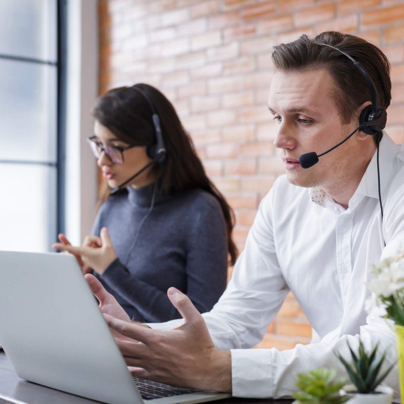 consultants-with-online-problems-support-operator-service-business-representative-concept--qjn63if4wltnl1yxjjtj0o62074jbk9al0v38ioym8